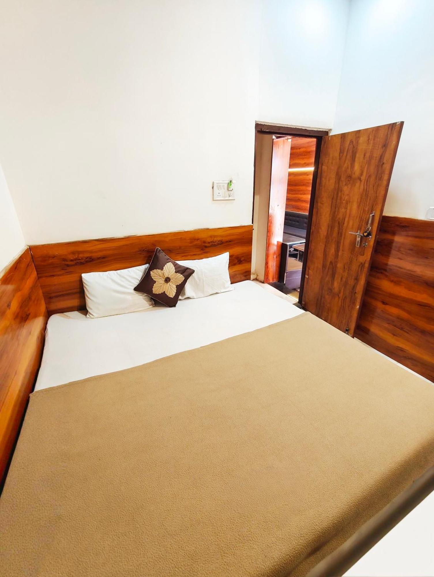 Hotel Om Palace Near Mahakal Mandir Ujjain Luaran gambar
