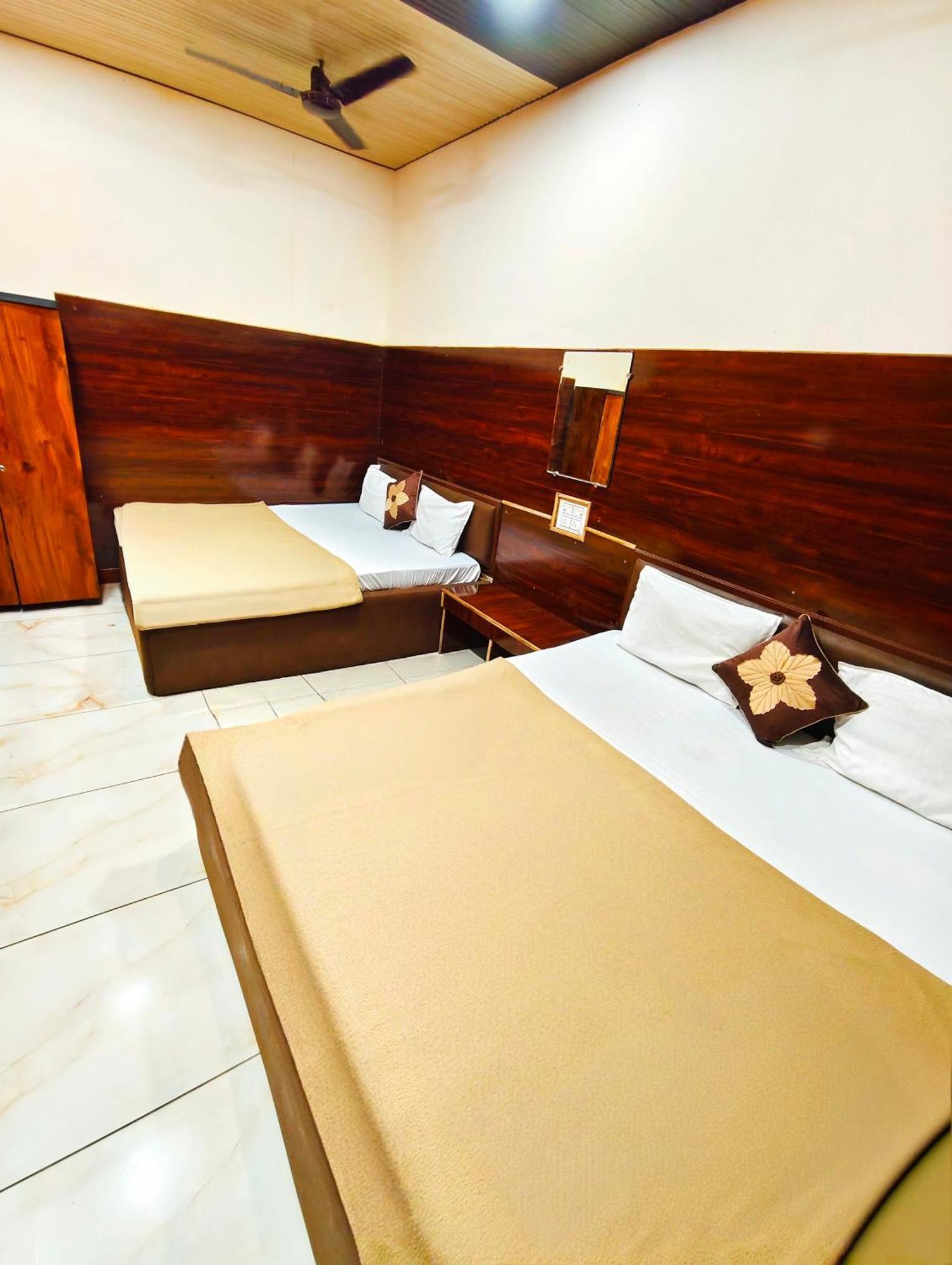 Hotel Om Palace Near Mahakal Mandir Ujjain Luaran gambar